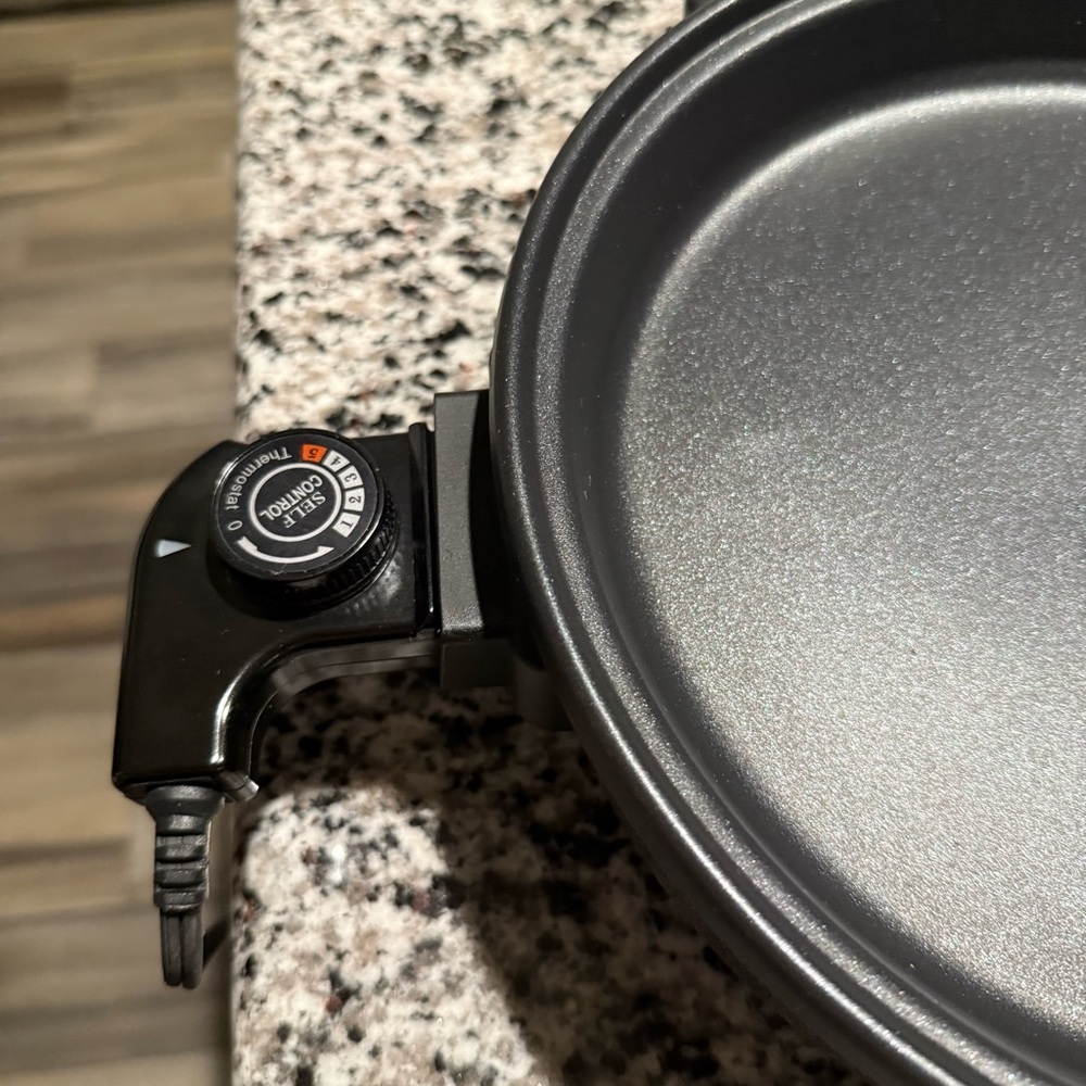 Parini Kitchen Parini 12" Non-Stick Electric Pizza Cooker - Picture 6 of 8